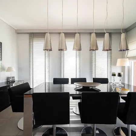 3 Palm Villa *
